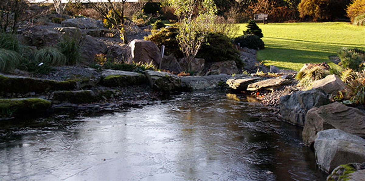 Beautiful Gardens <span style='font-size:8px;'> ® The National Trust for Scotland </span>