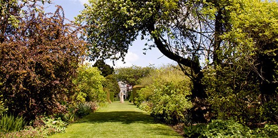 Stunning Gardens <span style='font-size:8px;'> ® The National Trust for Scotland </span>