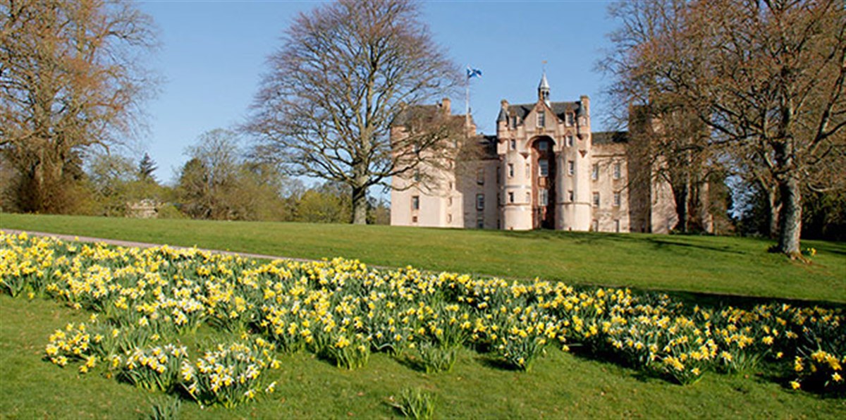 he stunning exterior of the 800 year old castle  <span style='font-size:8px;'> ®National Trust for Scotland </span>