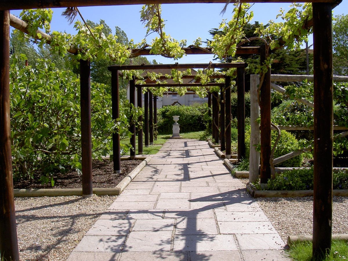 Fishbourne Roman Palace garden Pergola <span style='font-size:8px;'> accredited to Fishbourne Roman Palace </span>