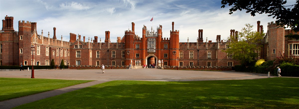  Hampton Court Palace