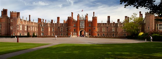  Hampton Court Palace