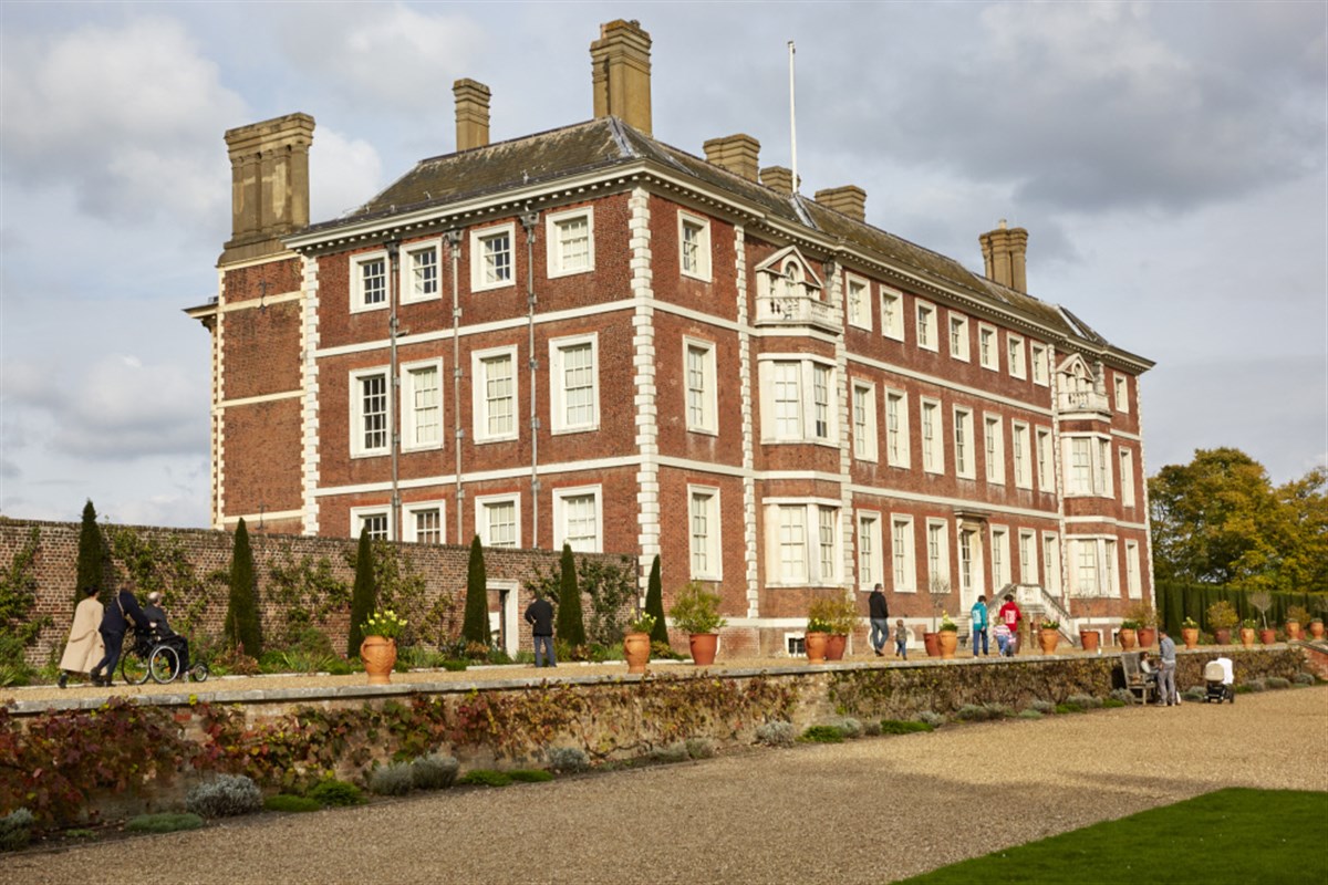 The garden in October at Ham House and Garden, Surrey <span style='font-size:8px;'>®National Trust Images/Arnhel de Serra</span>