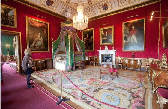Windsor Castle <span style='font-size:8px;'>® Her Majesty Queen Elizabeth II 2017/ Royal Collection Trust </span>