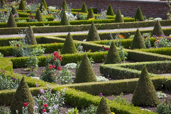 Hanbury Hall and Gardens, Worcestershire <span style='font-size:8px;'>®National Trust Images/Jonathan Buckley</span>