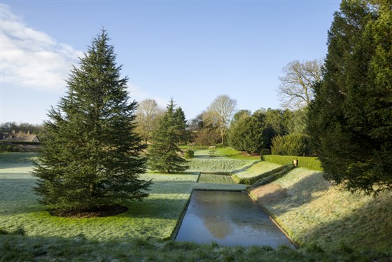 Ightham North Lawn<span style='font-size:8px;'>┬®National Trust Images/Andrew Butler</span>