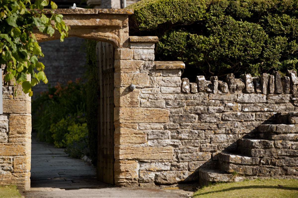 Lytes Cary Manor, Somerset <span style='font-size:8px;'>®National Trust Images/John Millar</span>