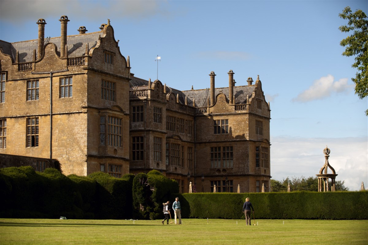 Montacute House <span style='font-size:8px;'>®National Trust Images/John Millar</span>