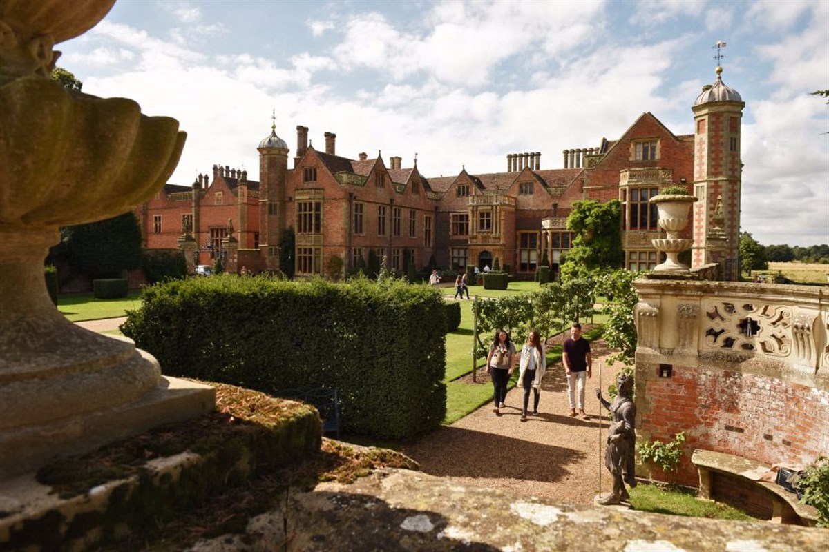 Charlecote Park, Warwickshire <span style='font-size:8px;'>®National Trust Images/John Millar</span>