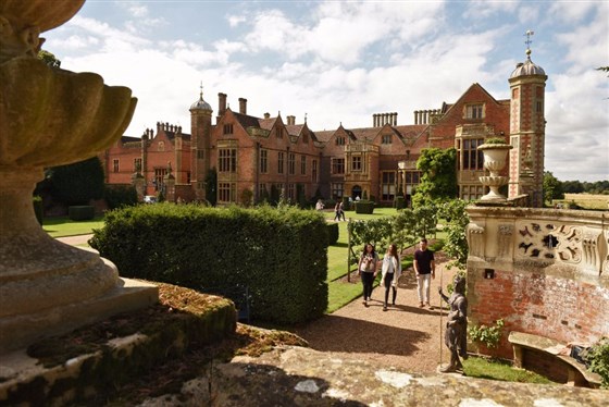 Charlecote Park, Warwickshire <span style='font-size:8px;'>®National Trust Images/John Millar</span>