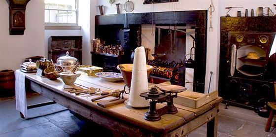 A fully furnished 18th Century Kitchen ® The National Trust for Scotland