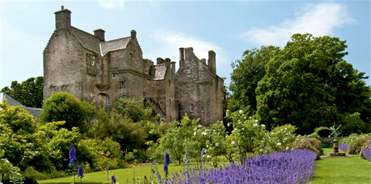 Kellie Castle and Garden <span style='font-size:8px;'> ® The National Trust for Scotland </span>
