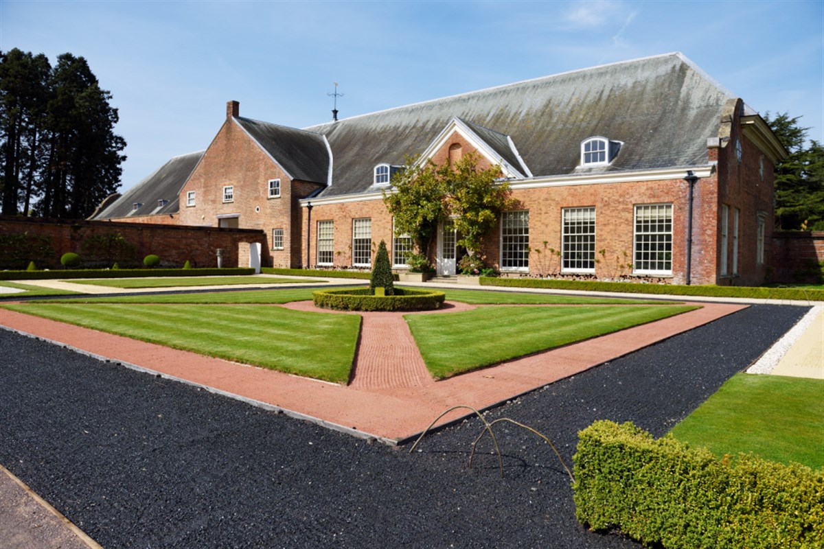 Tredegar House, Wales  <span style='font-size:8px;'>®National Trust Images/John Millar</span>