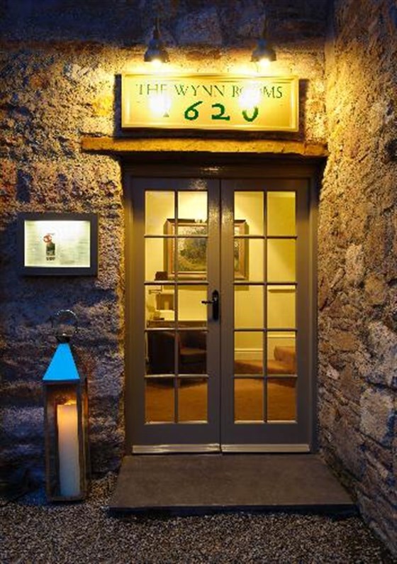 Welcoming entrance to Bistro 1620