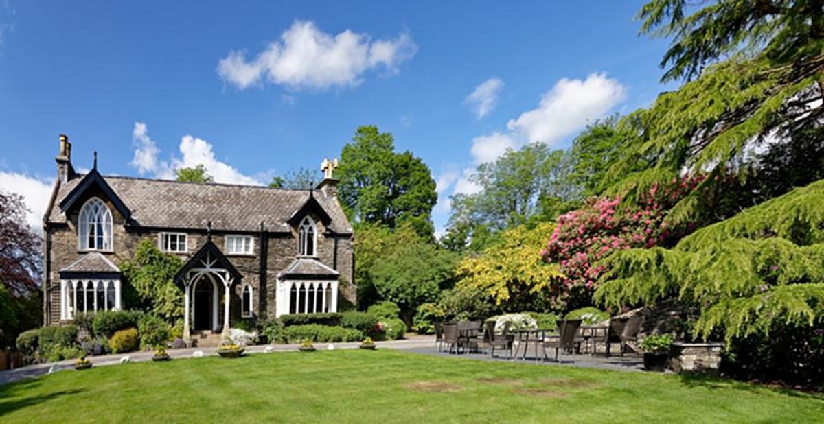 Cedar Manor Hotel