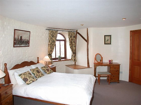 King bedroom with private en suite