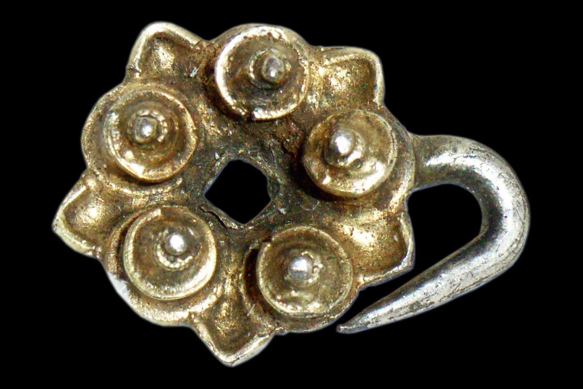 Tudor dress-hook