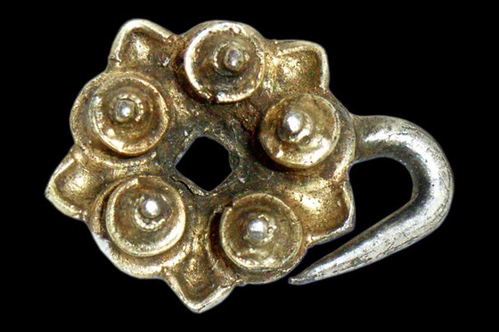 Tudor dress-hook