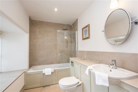 Manor Suite Bathroom
