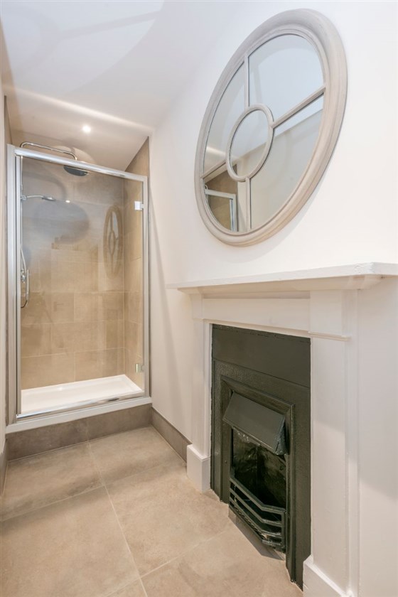 Manor Deluxe Plus Bathroom