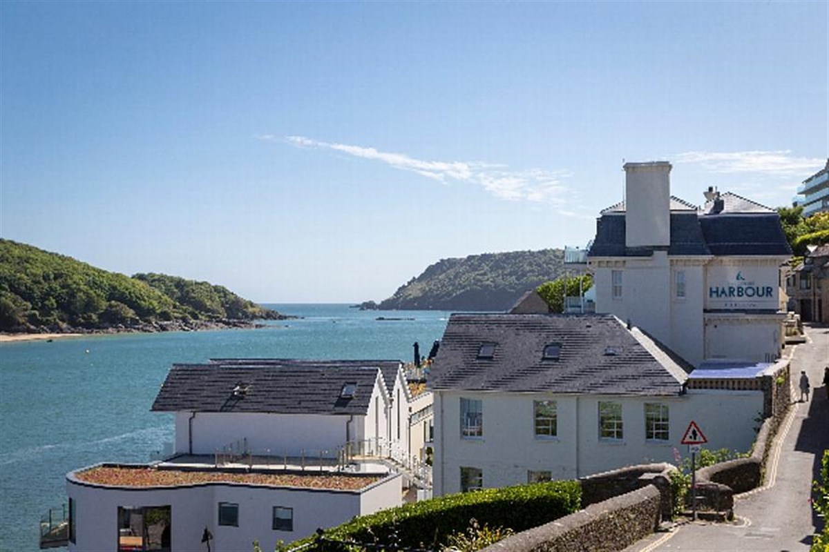 Spectacular estuary location