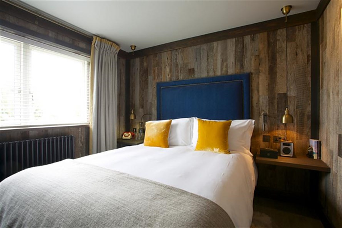 Snug Cabin