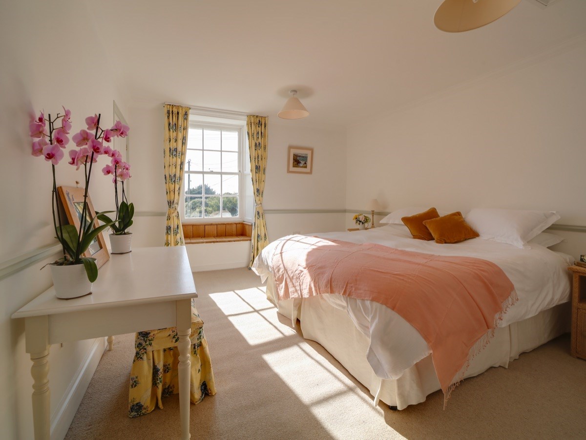 Bedroom 2 (Savoir beds, sea & valley views).
