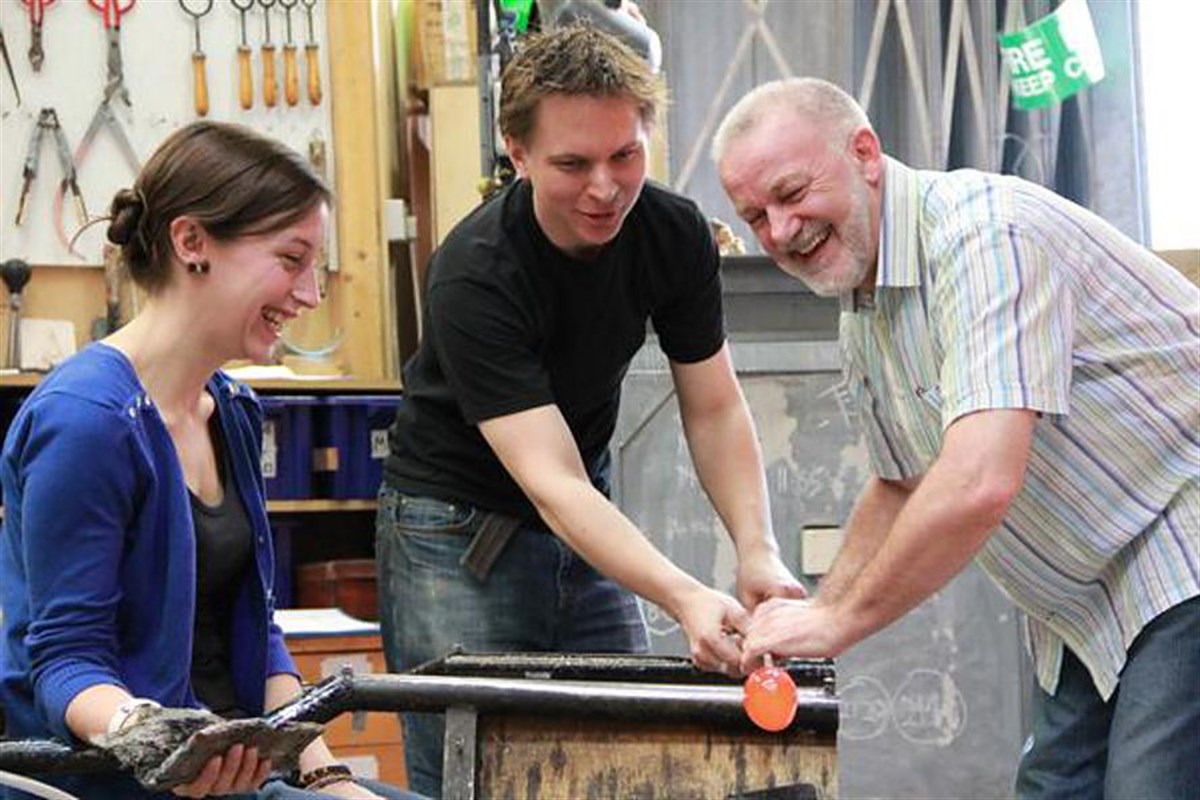 Taster courses in glassmaking at Saturday morning glass school