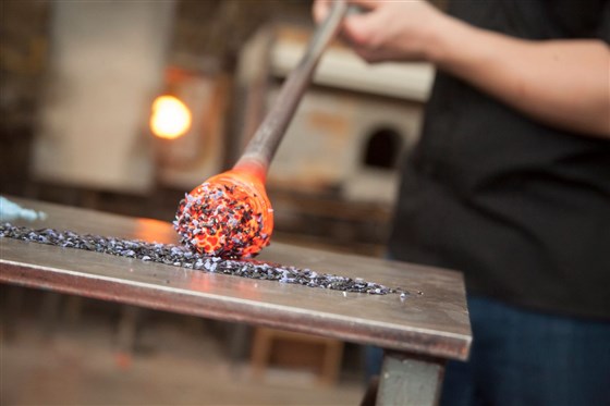 Daily demonstrations of the traditions of glass blowing