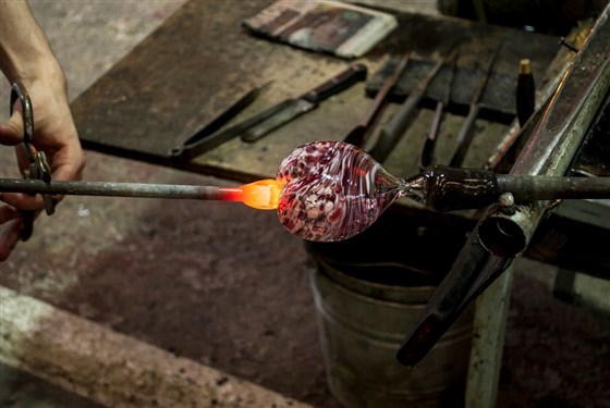 Blow your own Lover's Heart Bauble!