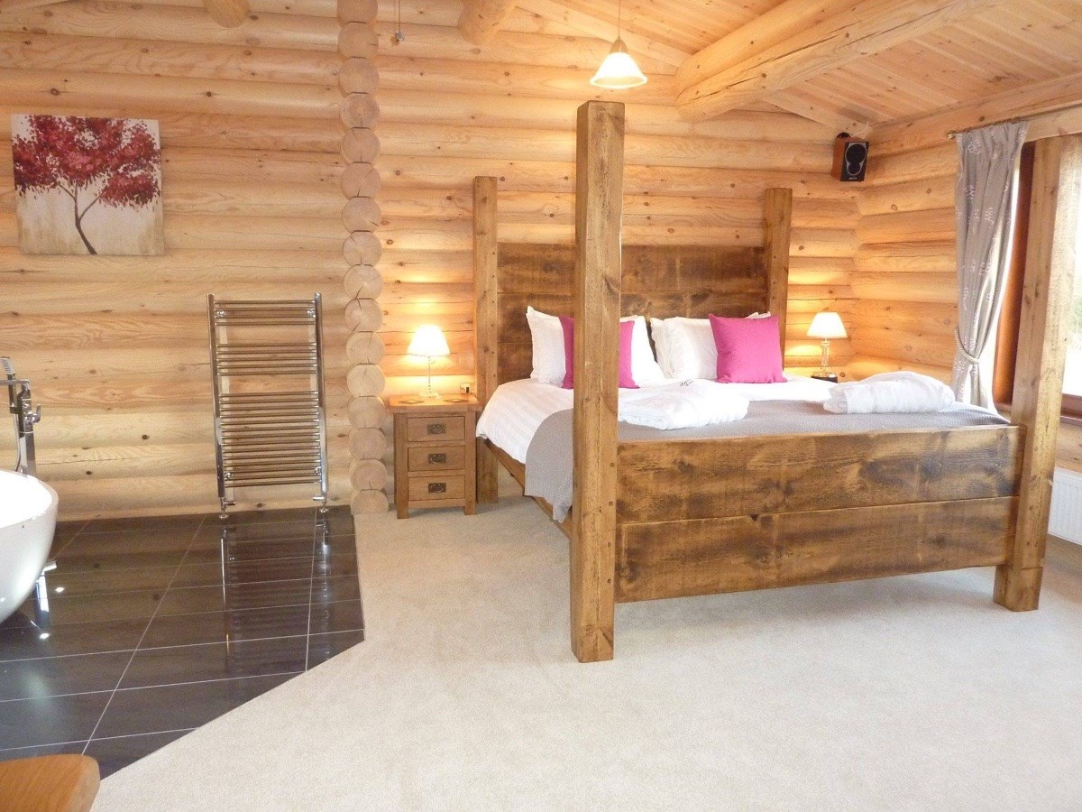 Stretton Lake Lodges