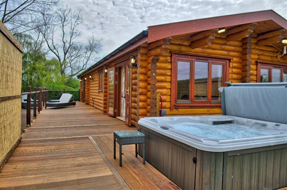 Stretton Lake Lodges