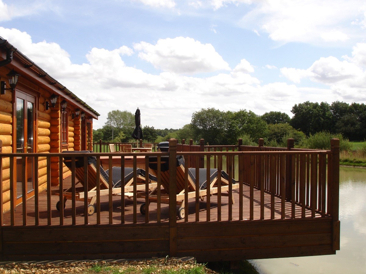 Stretton Lake Lodges