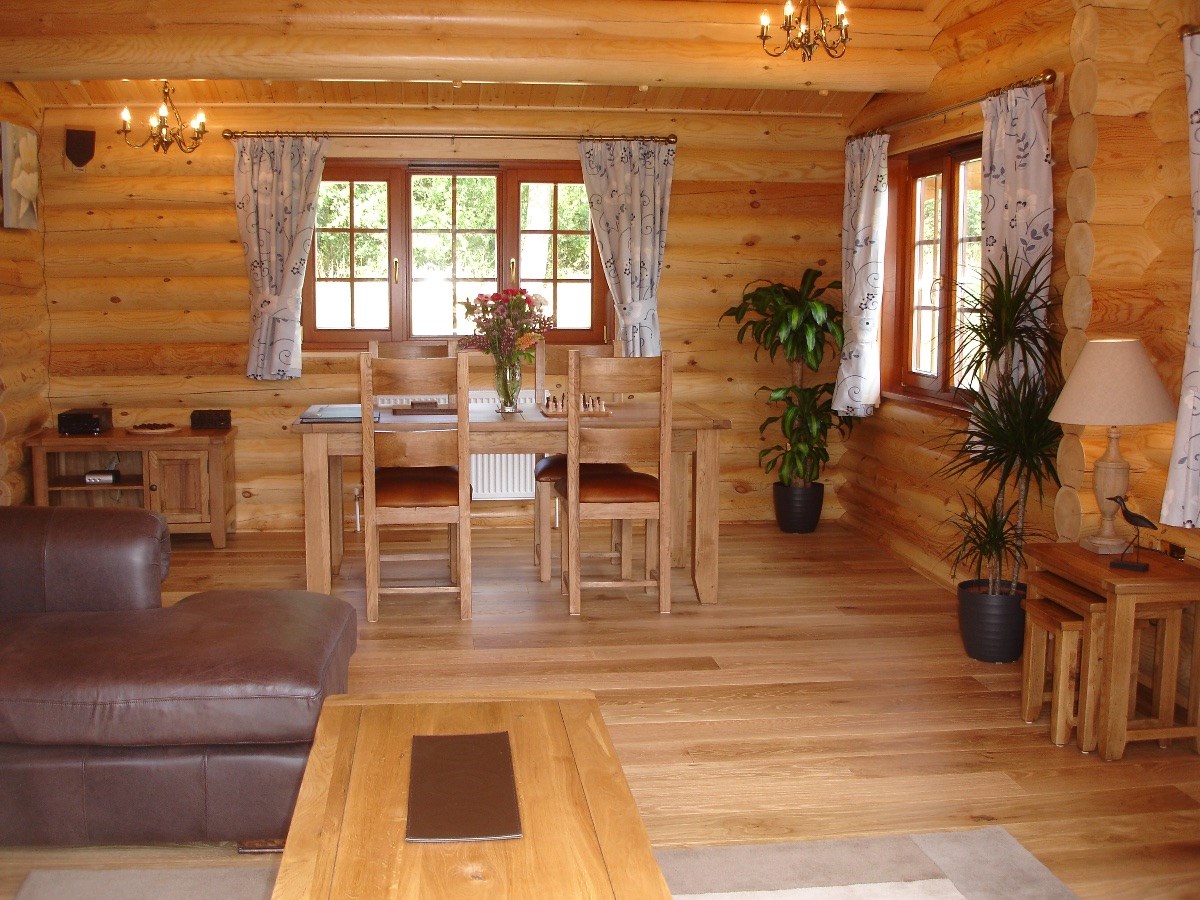 Stretton Lake Lodges