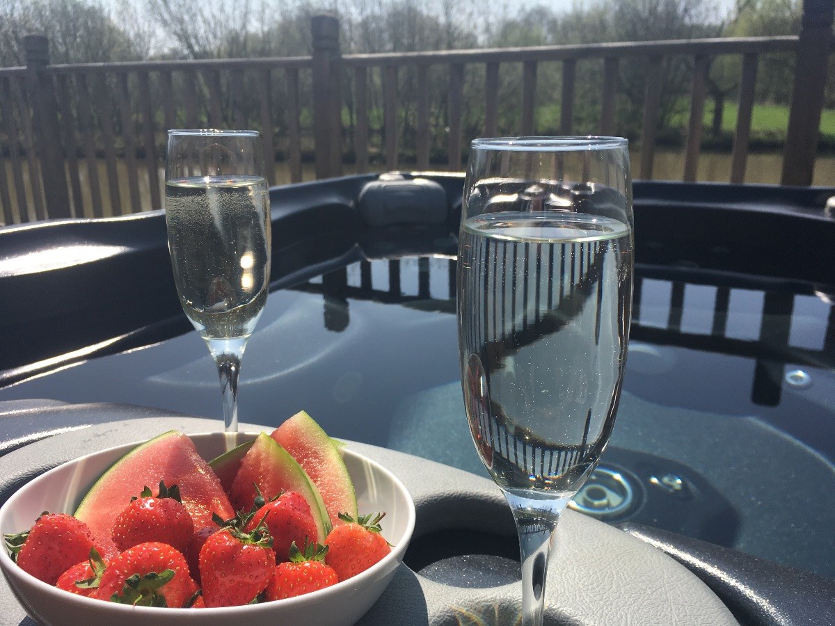 Stretton Lake Lodges