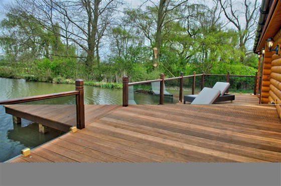 Stretton Lake Lodges