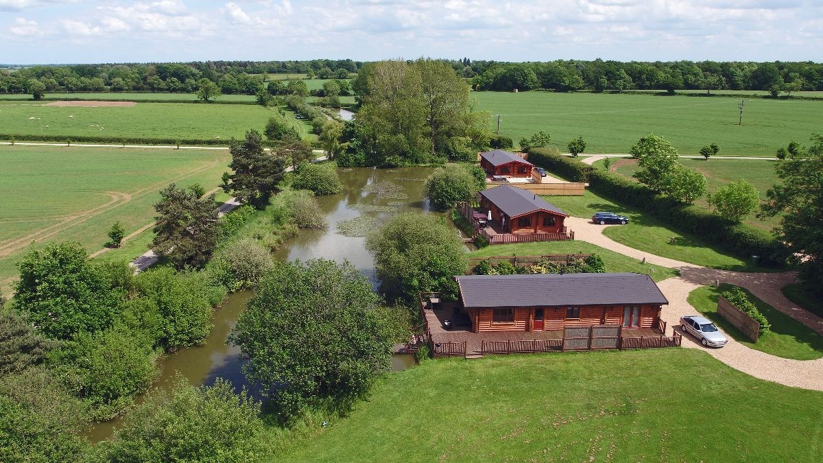 Stretton Lake Lodges