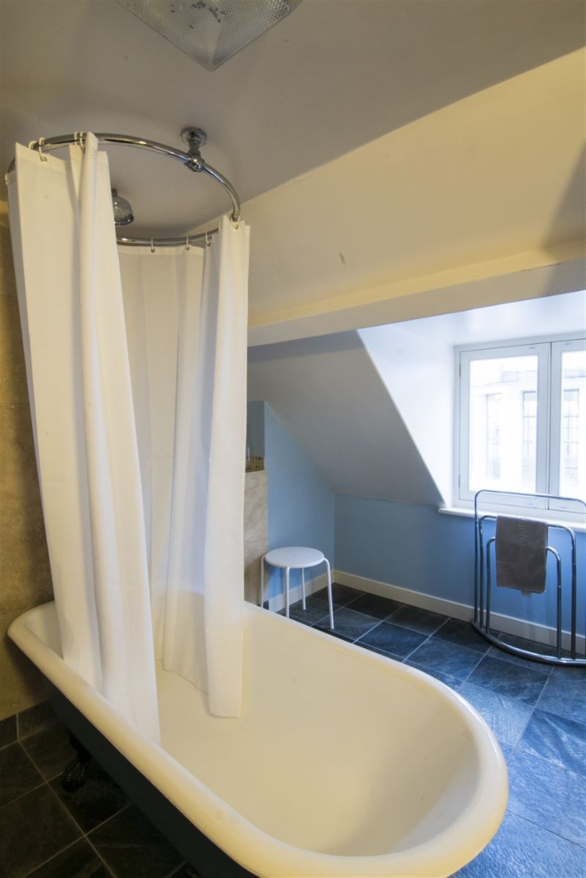 The Comus Apartment Ensuite Bathroom