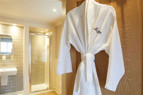 The Lodge (En suite Bathroom)