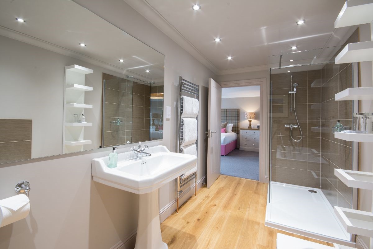 Suite Bathroom