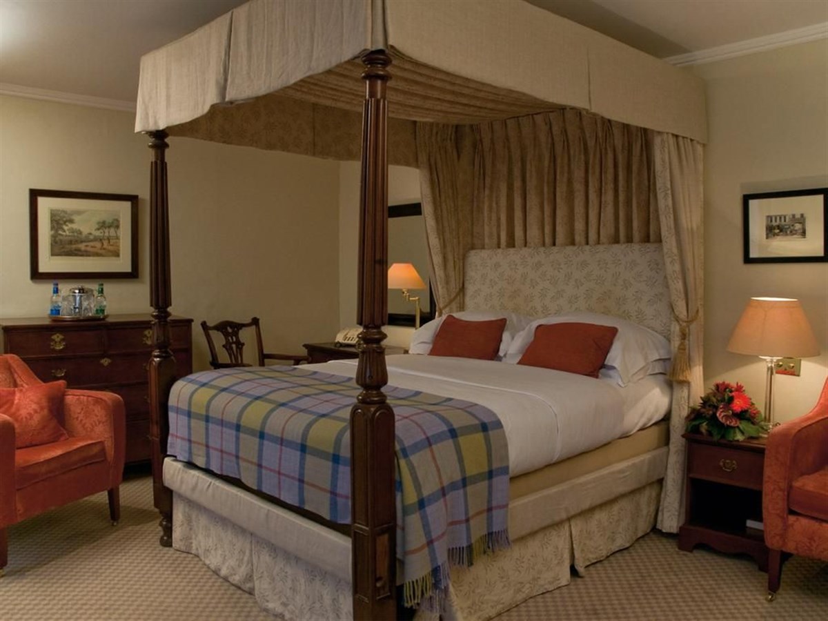 Macdonald Bear Hotel