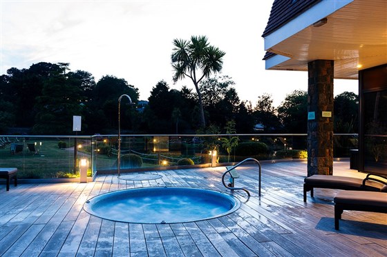 Outdoor hot tub