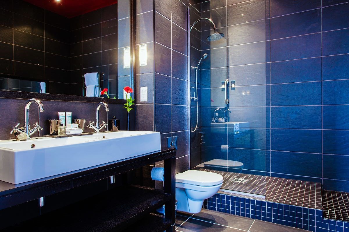 Standard Double Bathroom