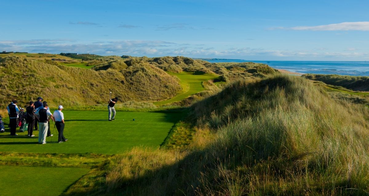 When approaching the 14th tees, the vastness of the North Sea and greatness of the dunes come together and provide an awe-inspiring hole unlike any other. 