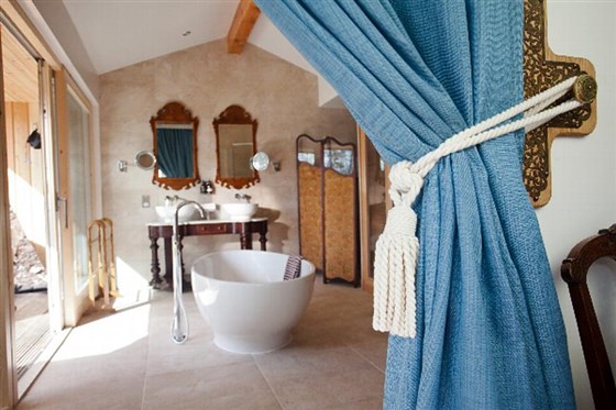 Your personal spa, hot tub, sauna, freestanding bath and monsoon shower for 2