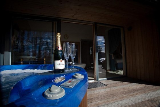 Hot tub for two