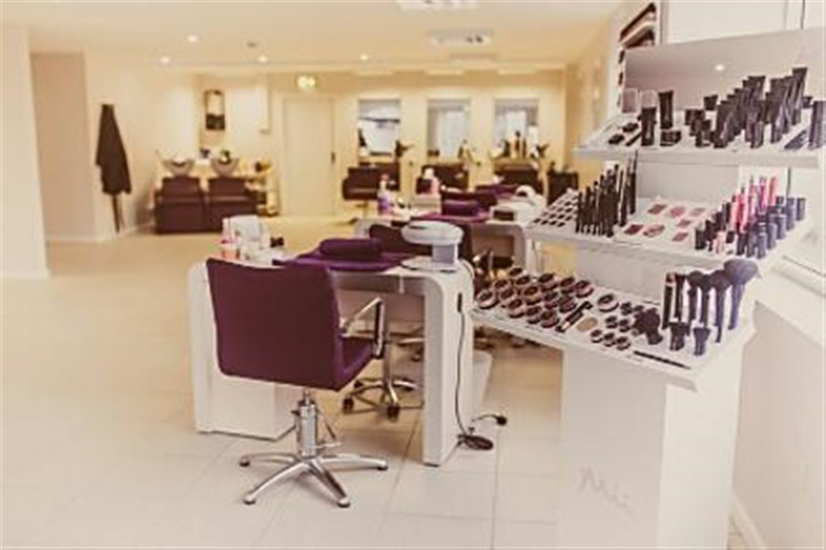 Nails & make up treatments