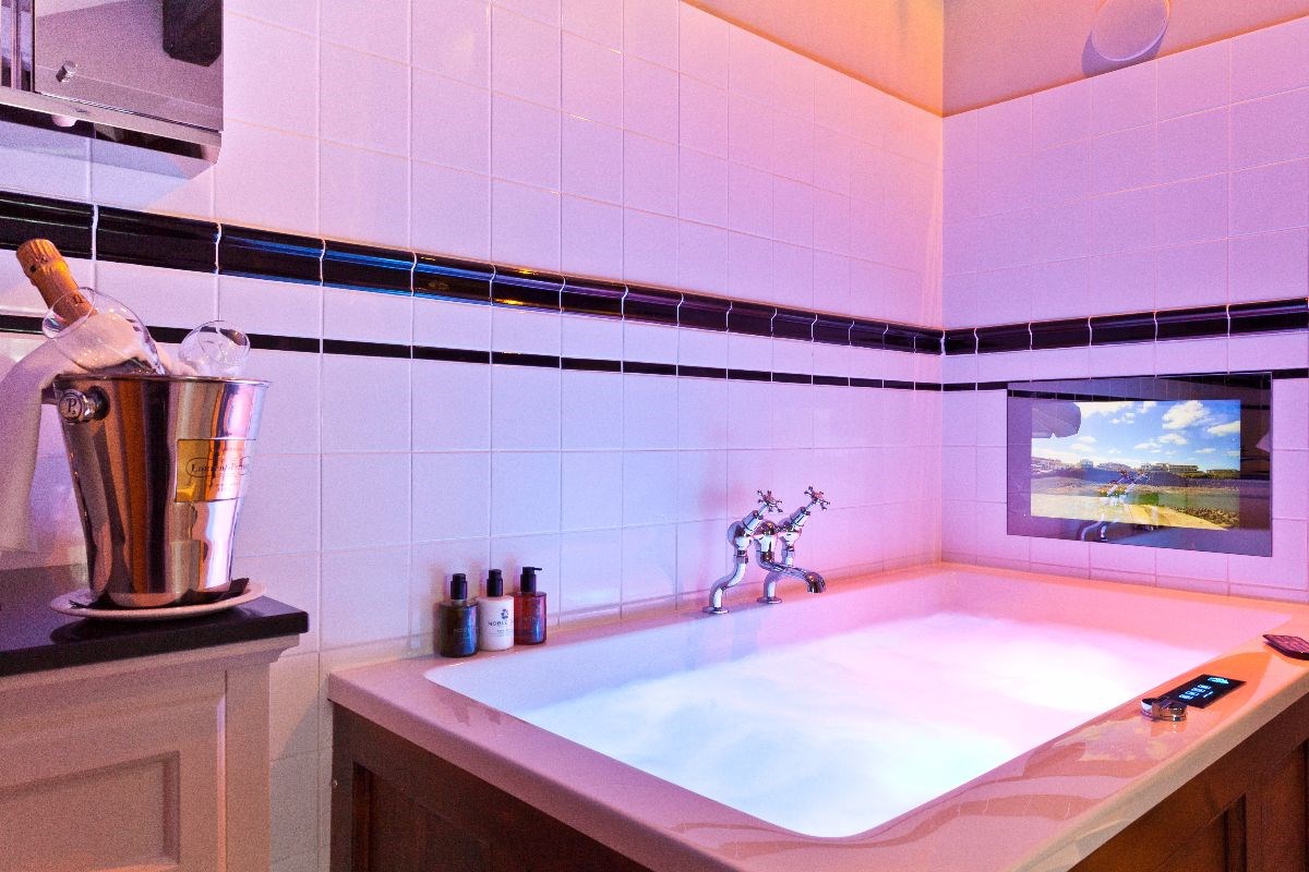 Luxury Spa Bath | Broadoaks Country House Lake District Wedding Venue