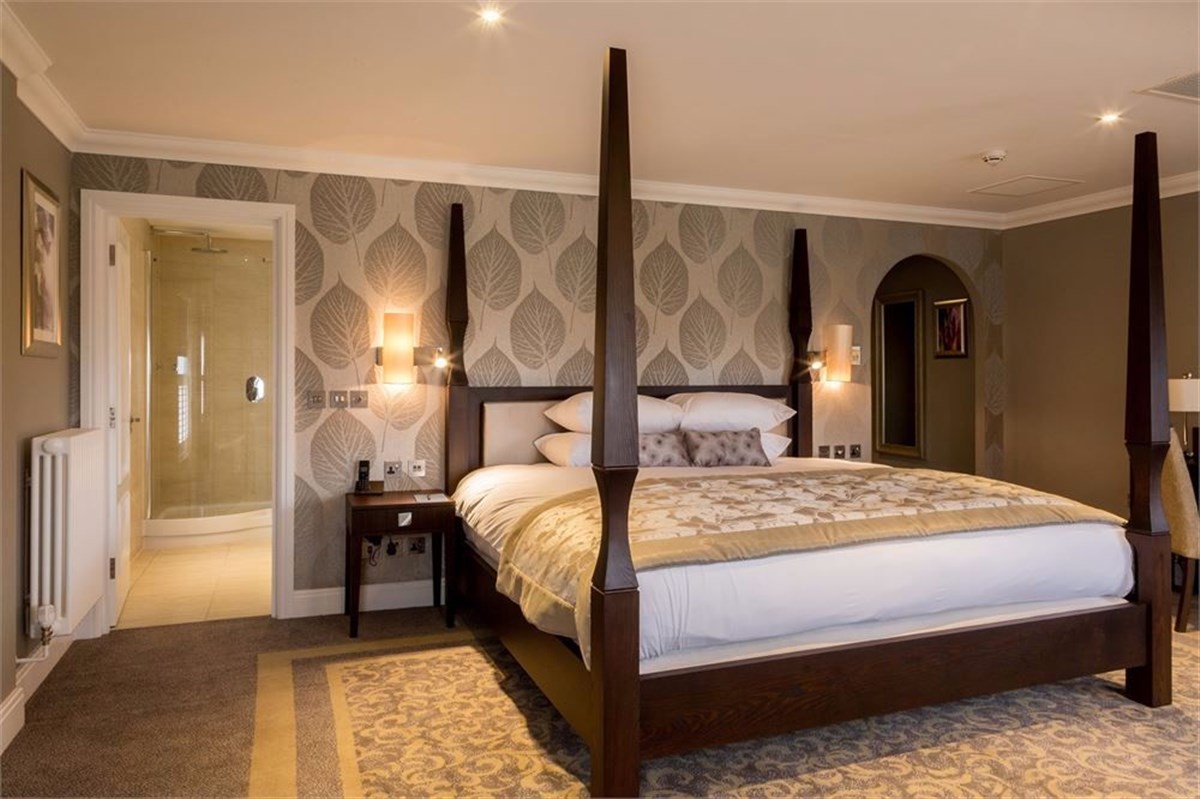Four poster suite