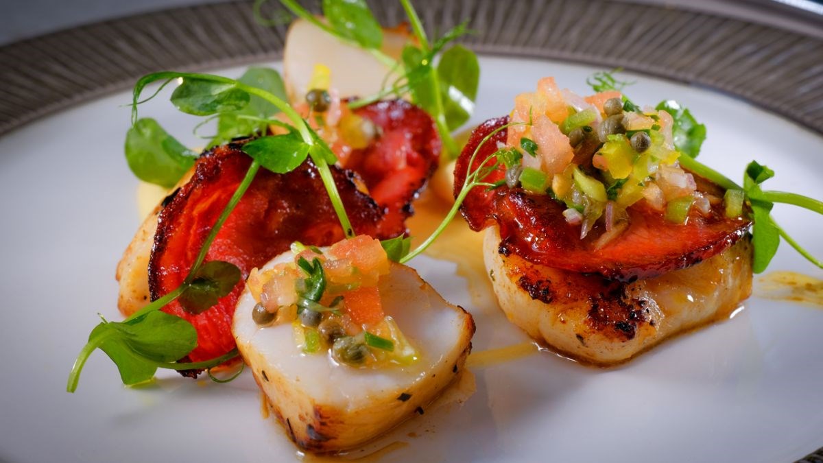 Pan-fried scallops 